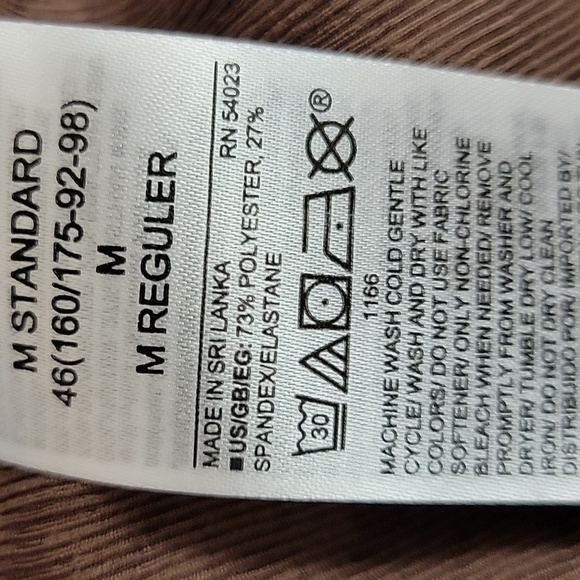 GAP Fit, Blackout Technology  High Compression Leggings, women's Sz Med NWT yoga - Picture 6 of 8